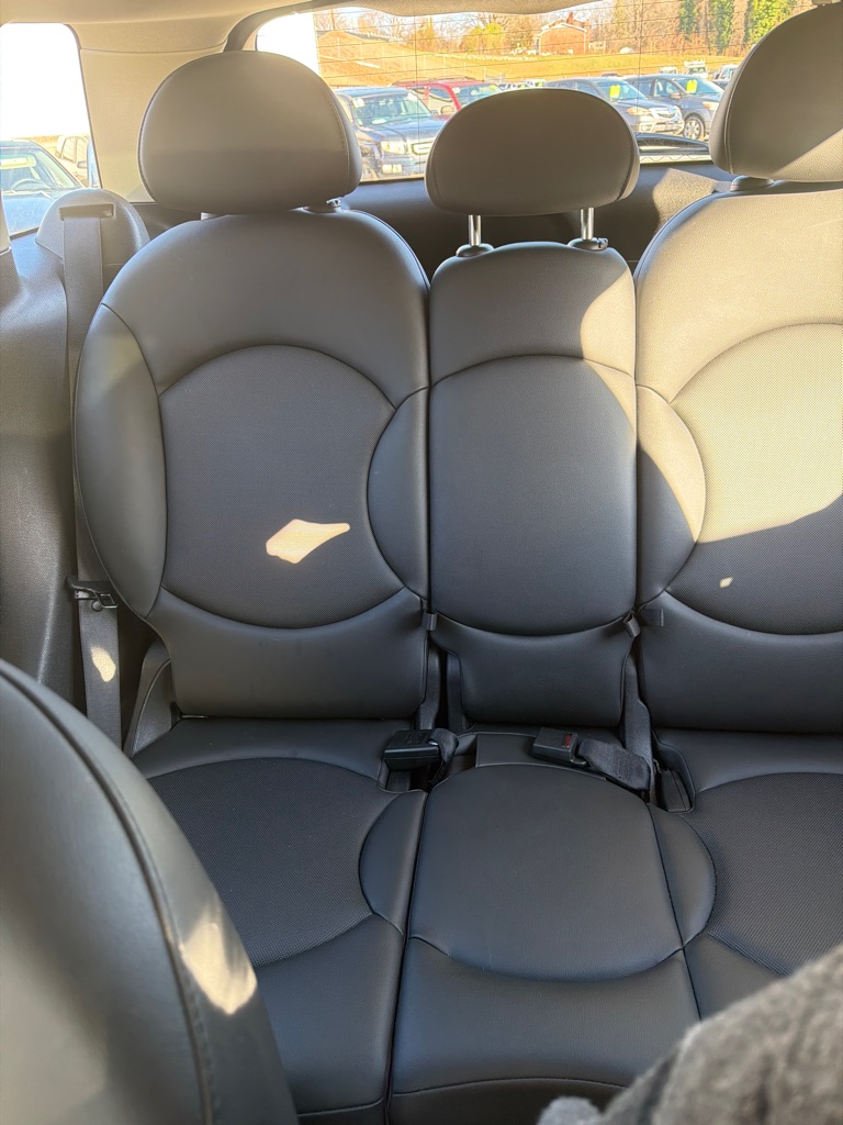 Photo 15 of this MINI COOPER