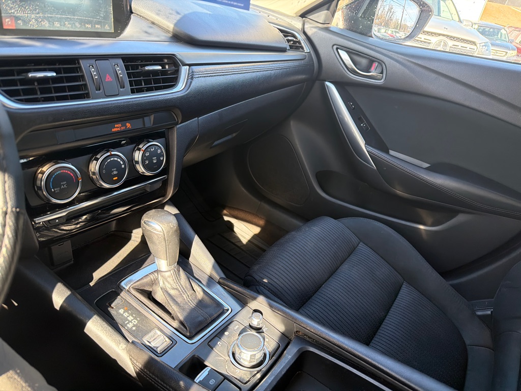 Photo 13 of this MAZDA 6
