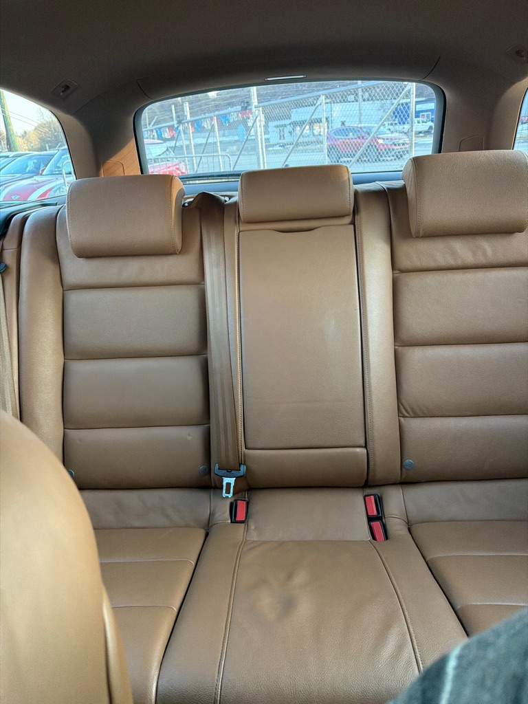 Photo 16 of this AUDI A6