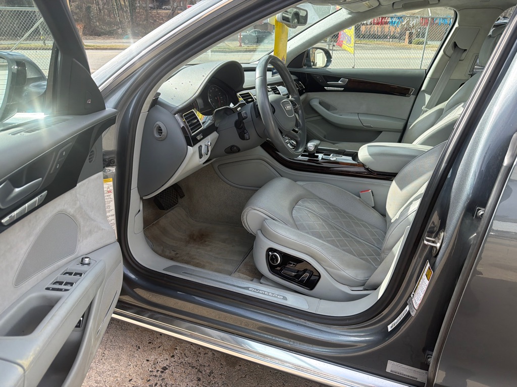 Photo 8 of this AUDI A8