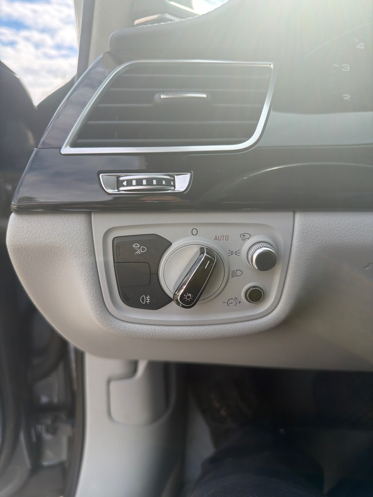 Photo 14 of this AUDI A8