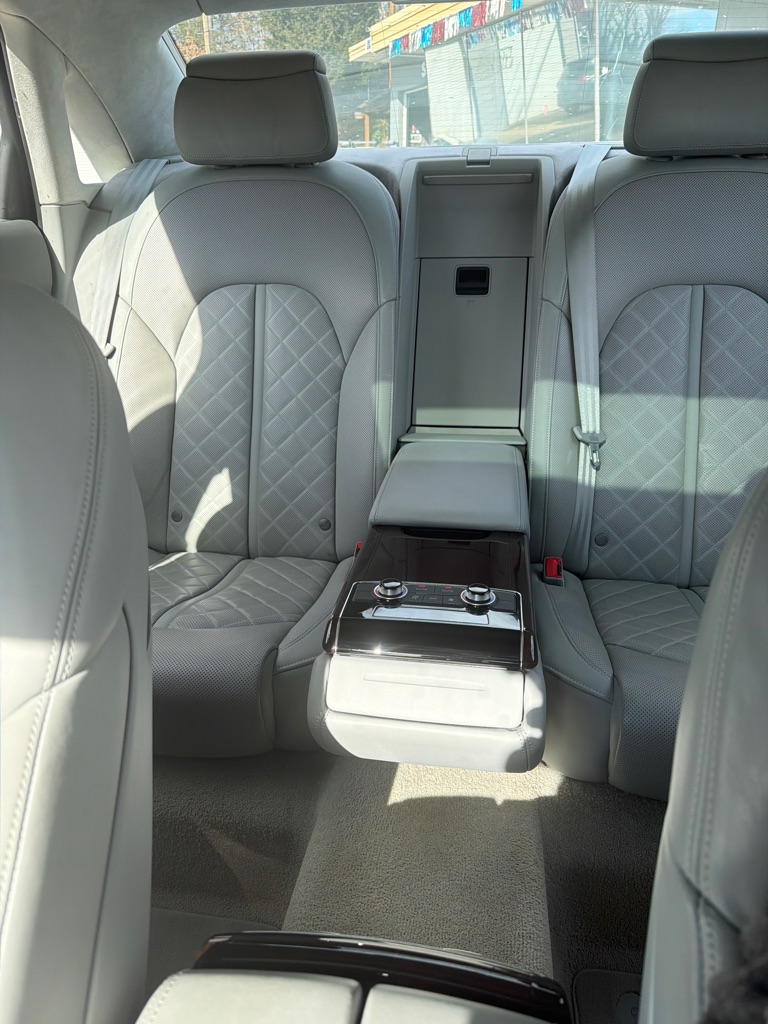 Photo 12 of this AUDI A8