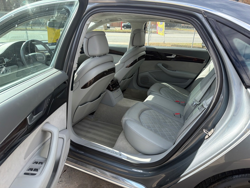 Photo 9 of this AUDI A8