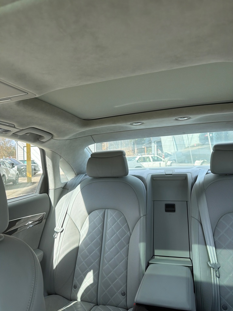 Photo 13 of this AUDI A8