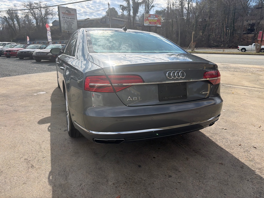 Photo 5 of this AUDI A8