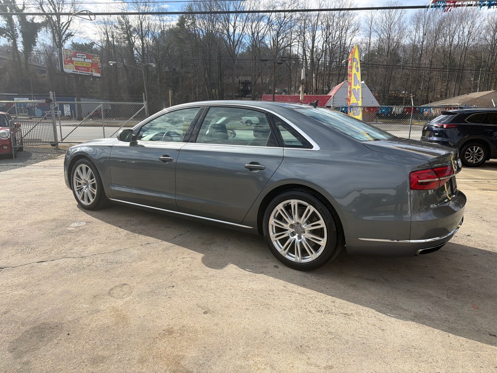 Photo 4 of this AUDI A8