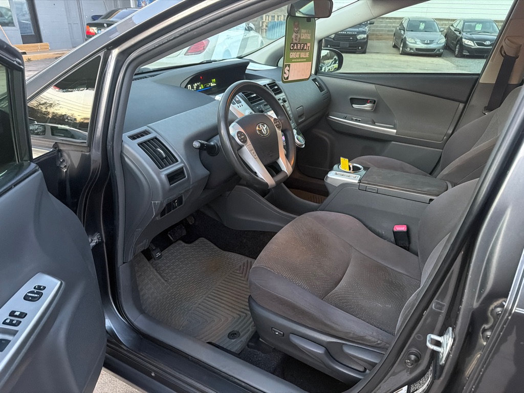 Photo 10 of this TOYOTA PRIUS V