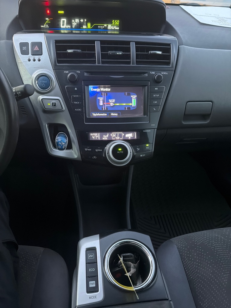 Photo 15 of this TOYOTA PRIUS V