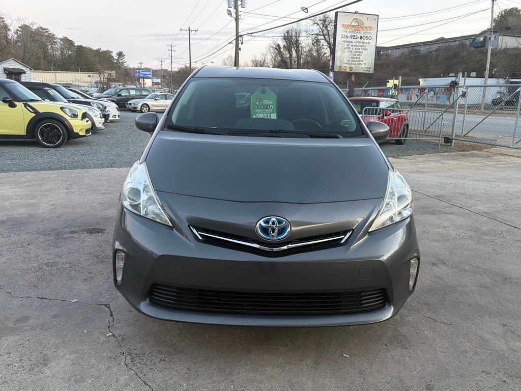 Photo 2 of this TOYOTA PRIUS V