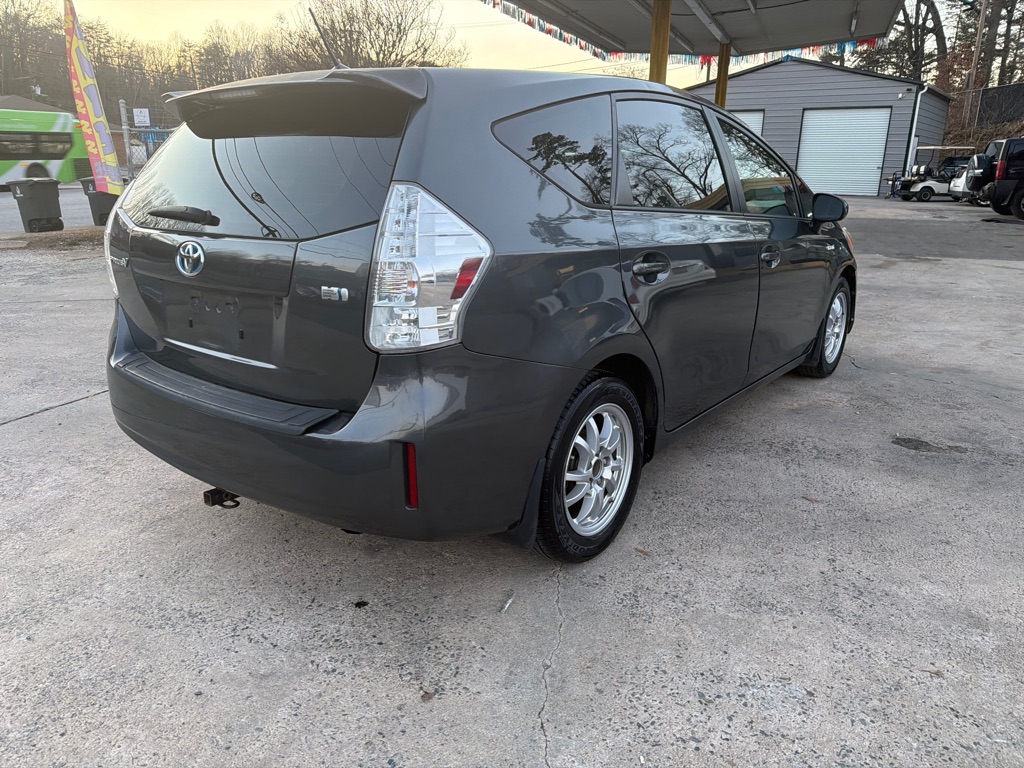 Photo 7 of this TOYOTA PRIUS V
