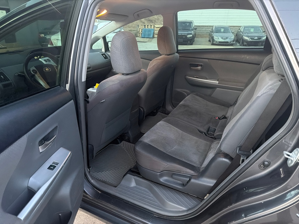 Photo 11 of this TOYOTA PRIUS V