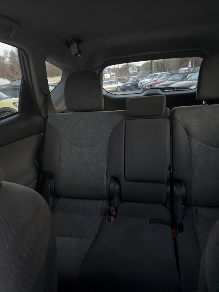 Photo 16 of this TOYOTA PRIUS V