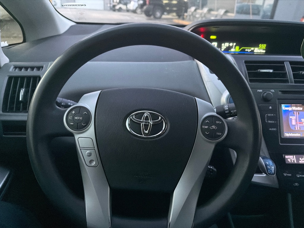 Photo 17 of this TOYOTA PRIUS V