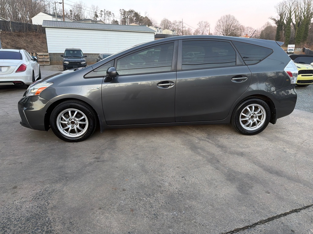 Photo 4 of this TOYOTA PRIUS V