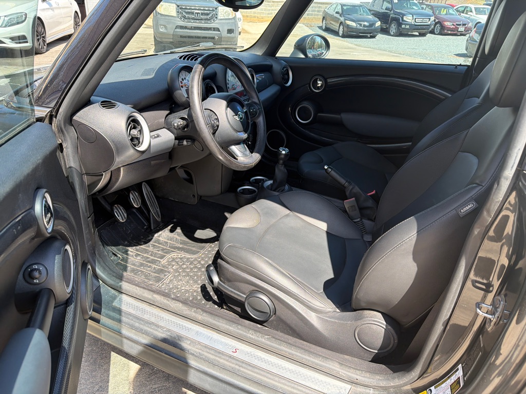 Photo 10 of this MINI COOPER