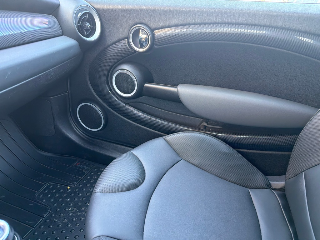 Photo 15 of this MINI COOPER