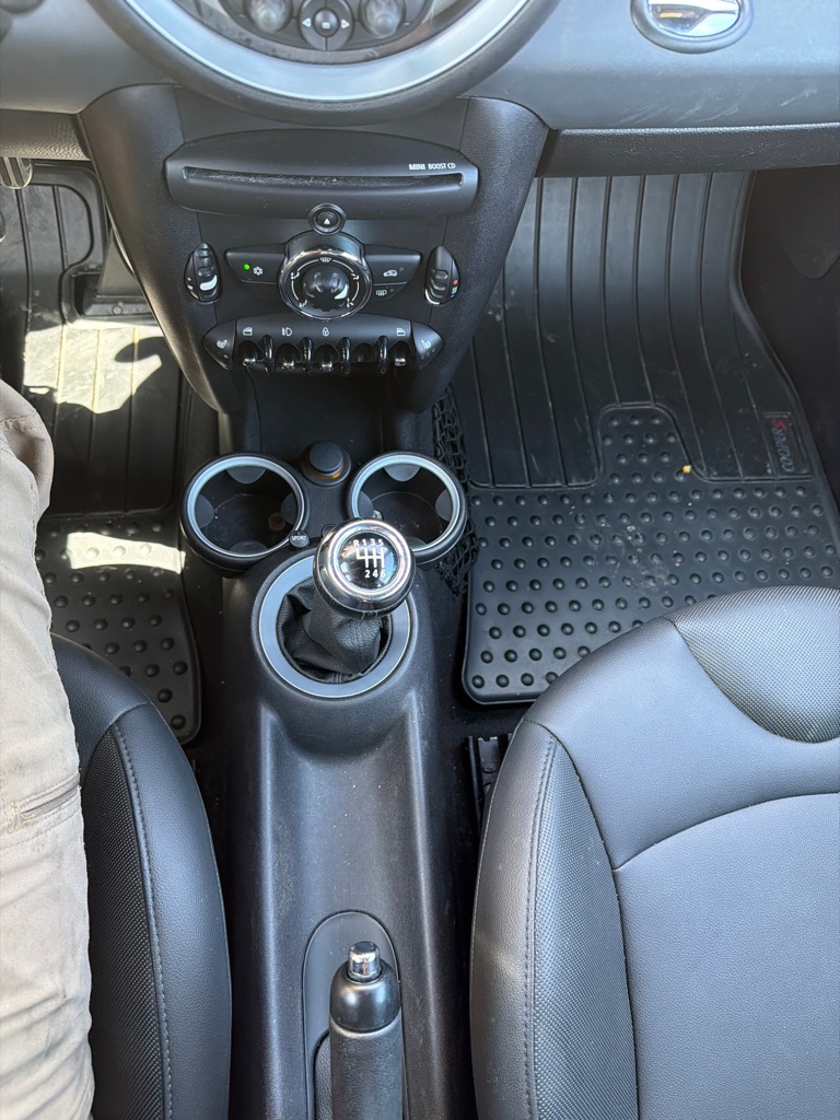 Photo 14 of this MINI COOPER