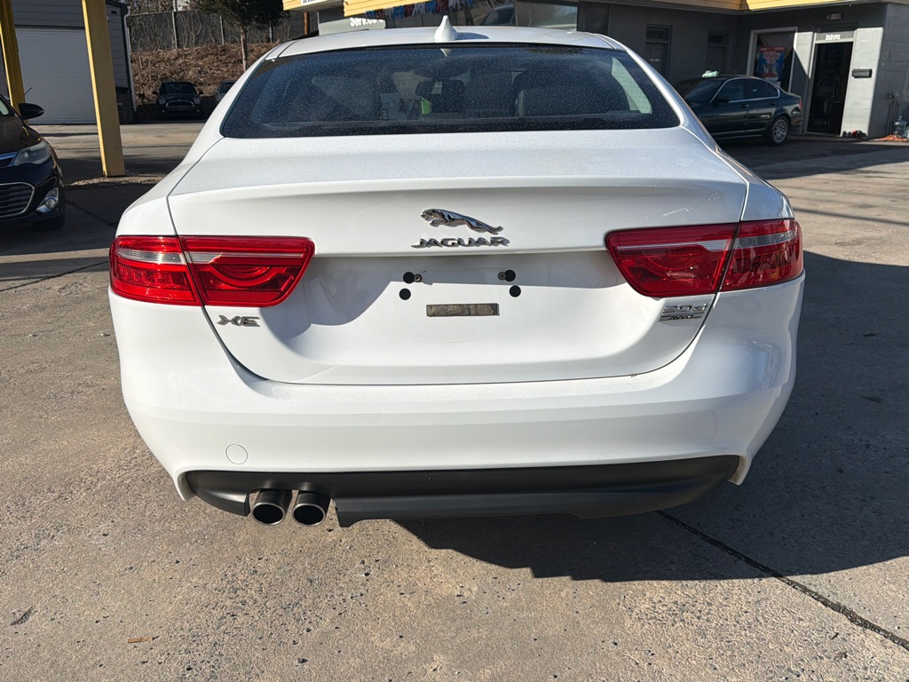Photo 6 of this JAGUAR XE