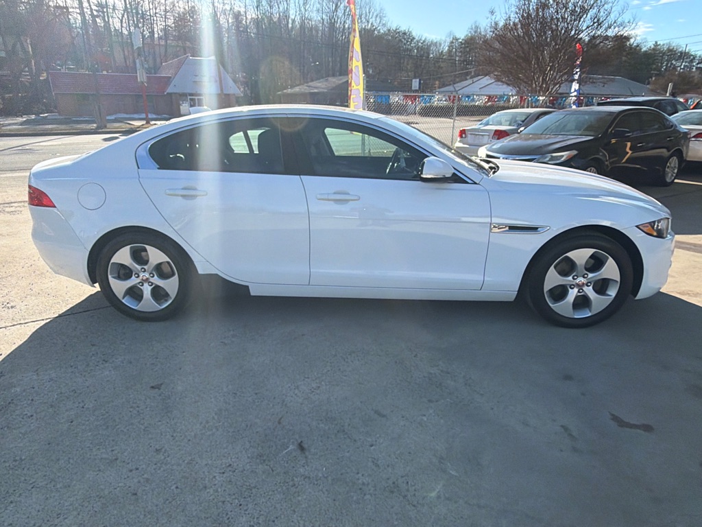 Photo 8 of this JAGUAR XE