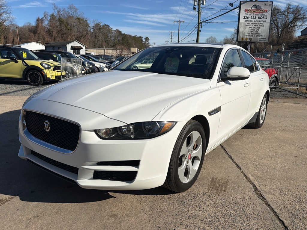 Photo 3 of this JAGUAR XE