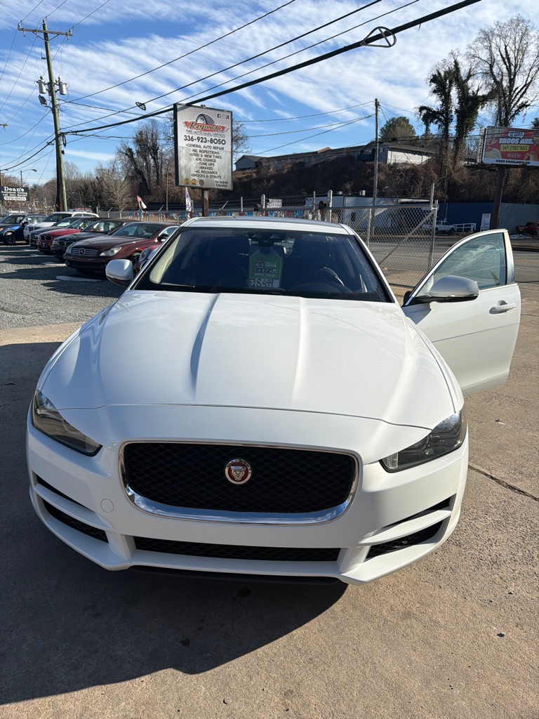Photo 19 of this JAGUAR XE