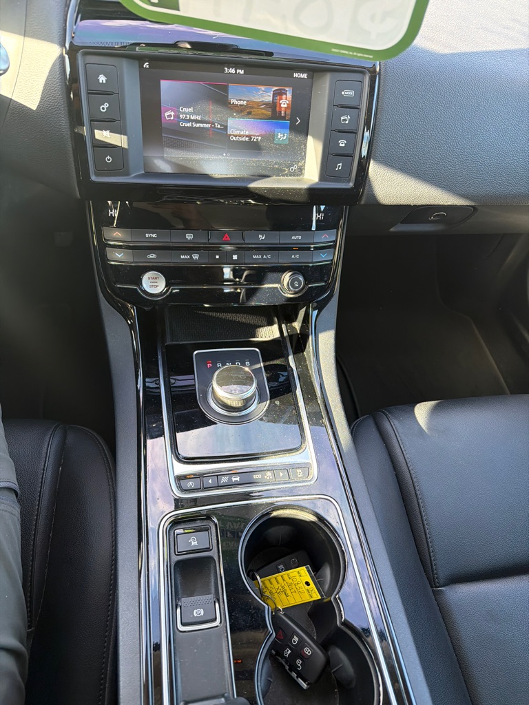 Photo 15 of this JAGUAR XE