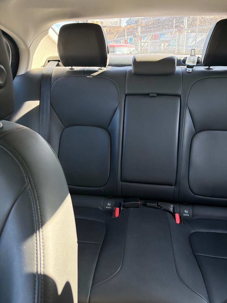 Photo 16 of this JAGUAR XE