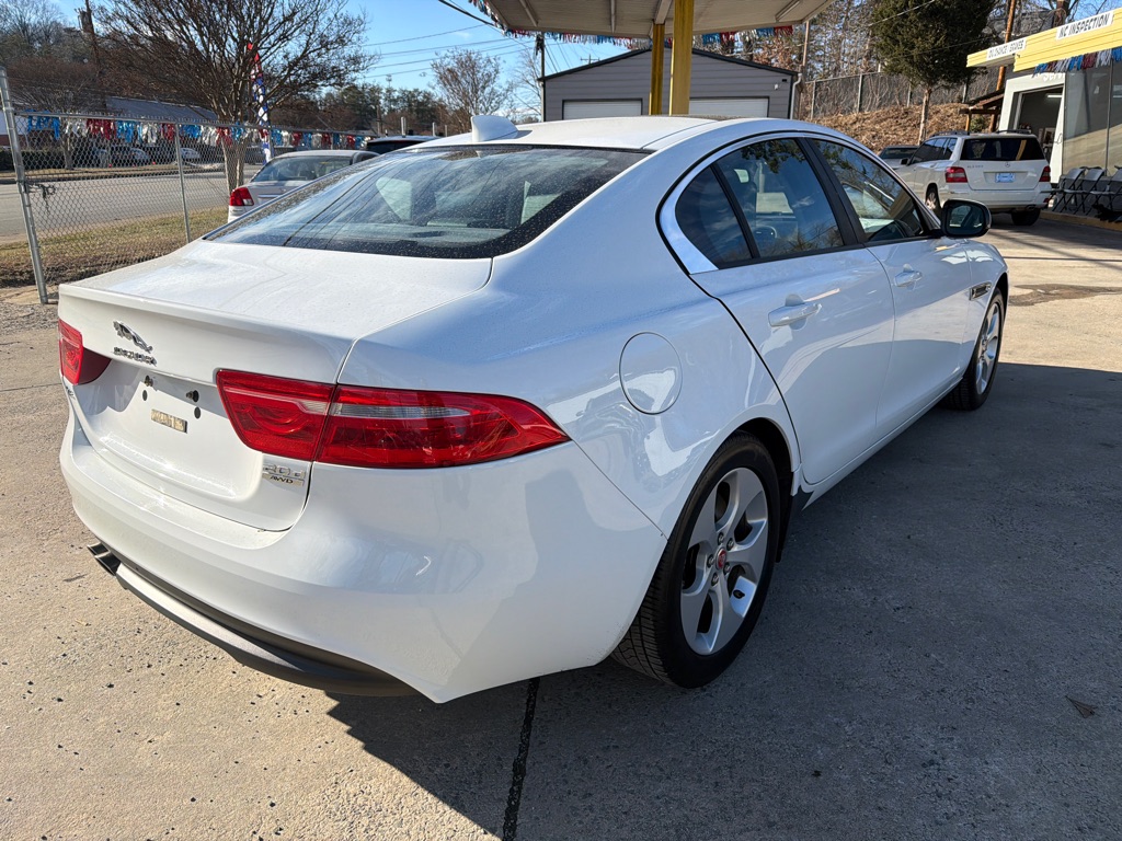 Photo 7 of this JAGUAR XE