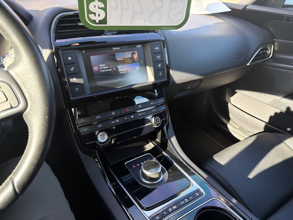 Photo 14 of this JAGUAR XE