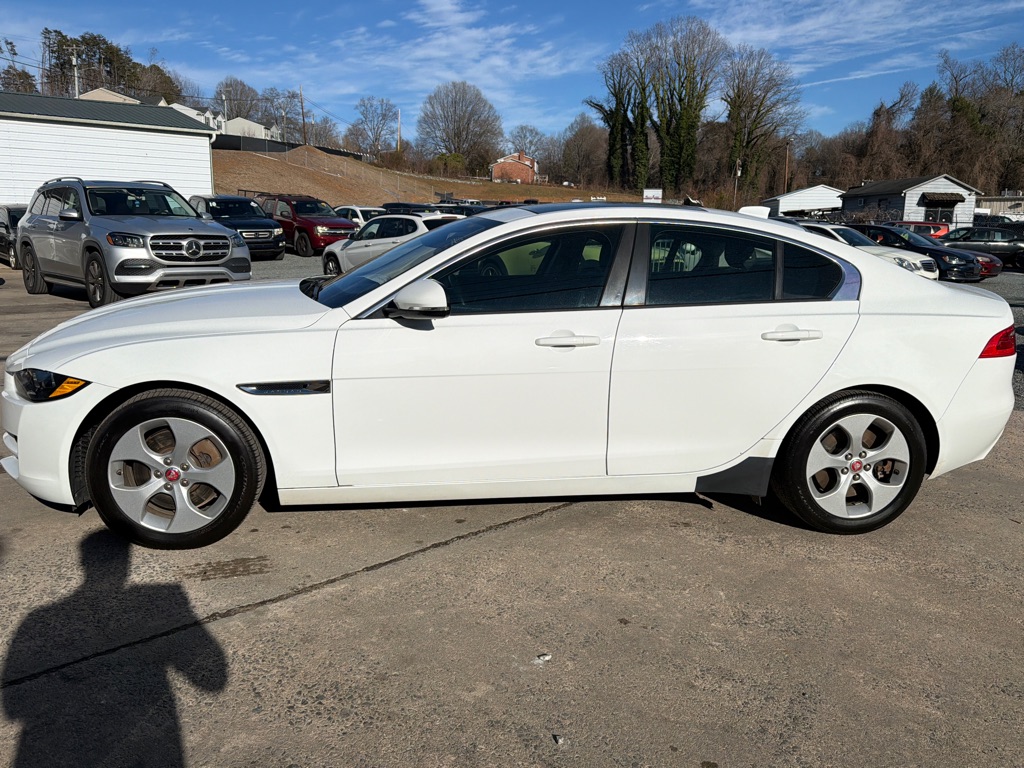 Photo 4 of this JAGUAR XE