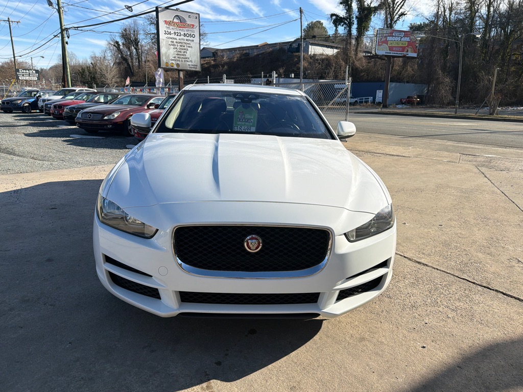 Photo 2 of this JAGUAR XE