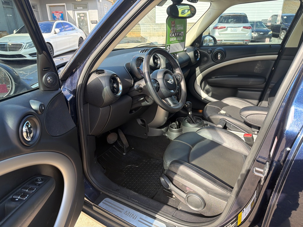 Photo 11 of this MINI COOPER