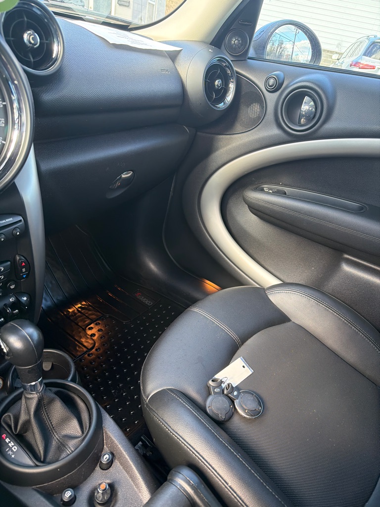 Photo 17 of this MINI COOPER