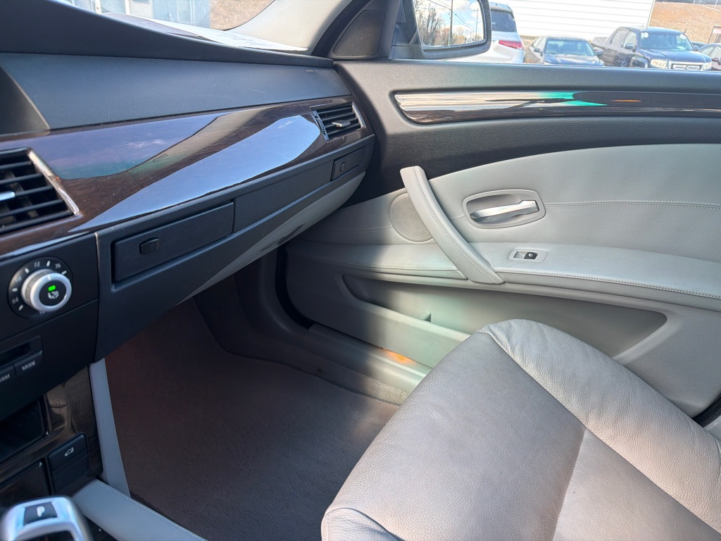 Photo 16 of this BMW 528