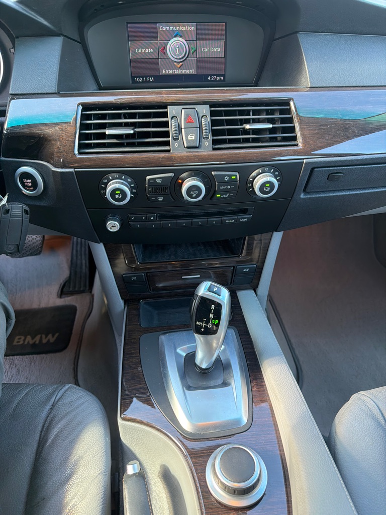 Photo 15 of this BMW 528