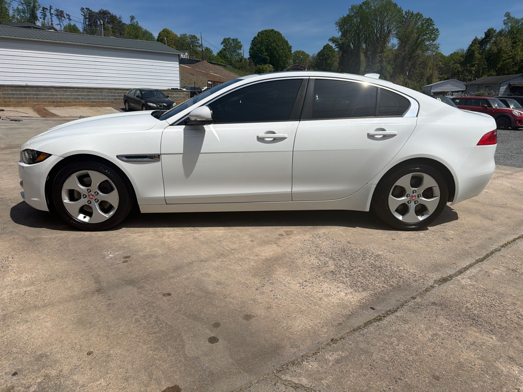 Photo 4 of this JAGUAR XE