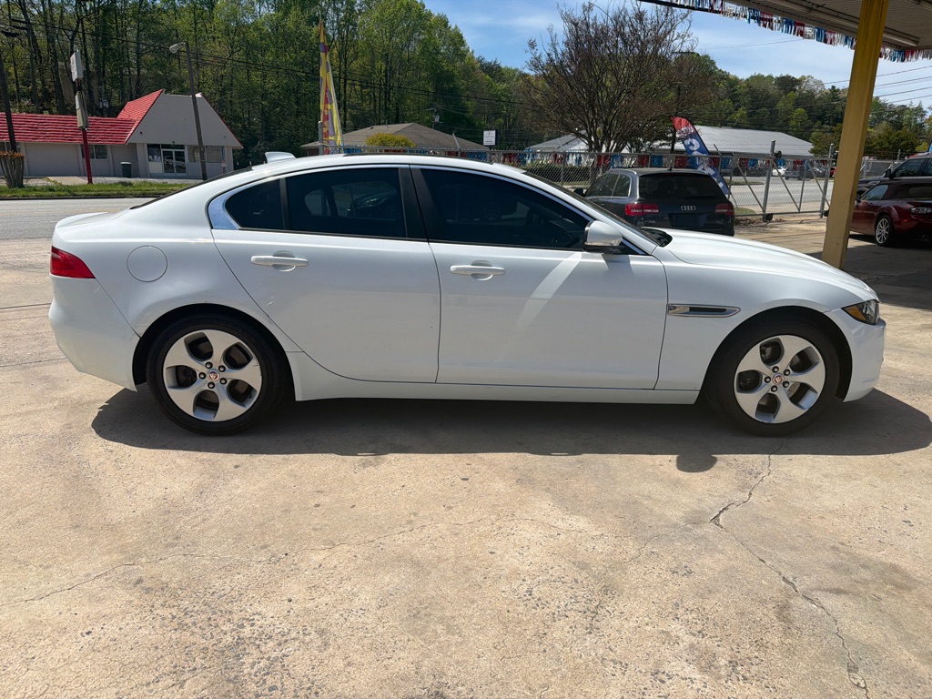 Photo 8 of this JAGUAR XE