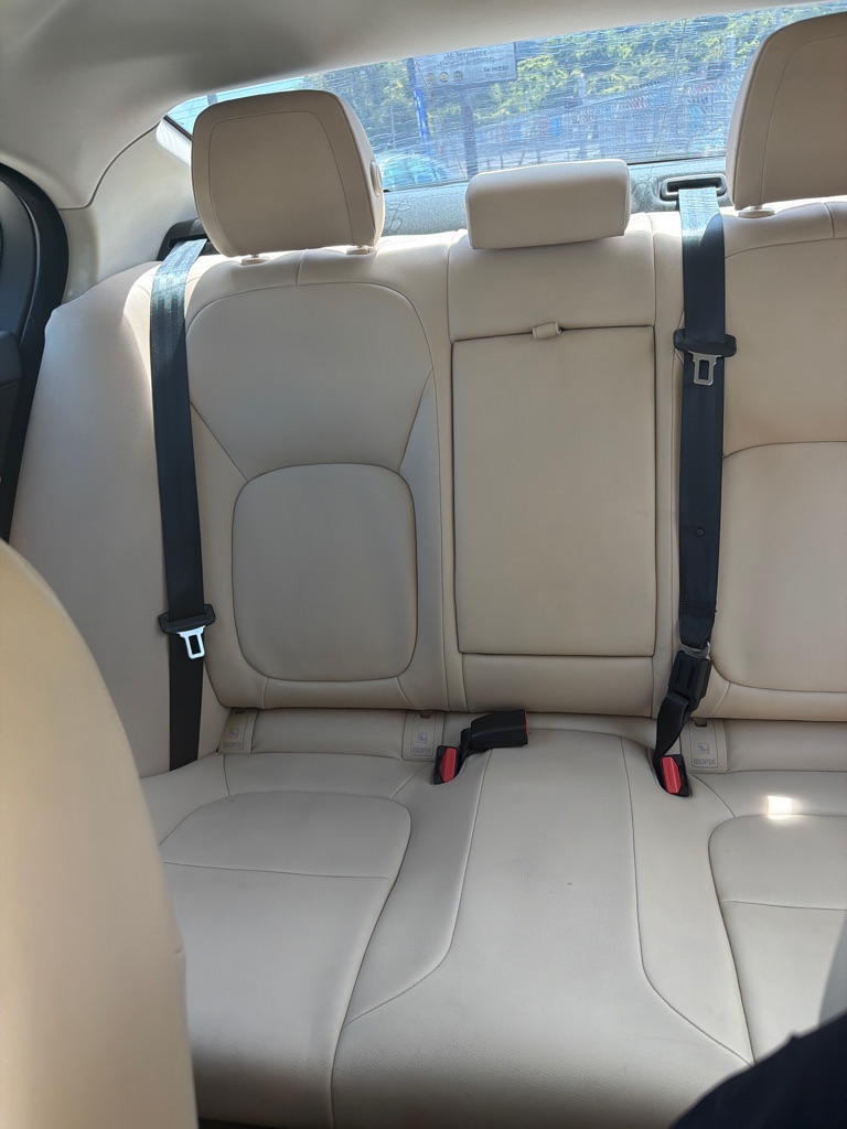 Photo 17 of this JAGUAR XE