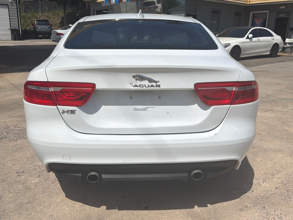 Photo 6 of this JAGUAR XE