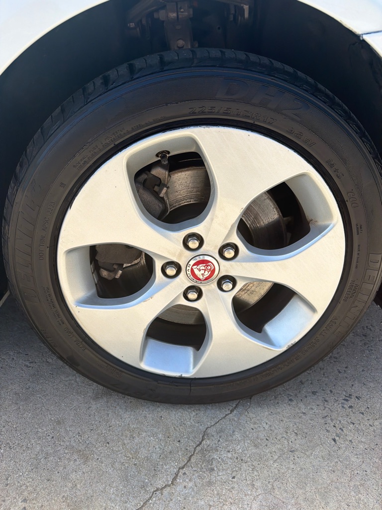Photo 9 of this JAGUAR XE