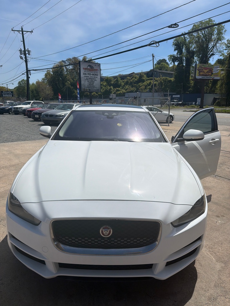 Photo 19 of this JAGUAR XE