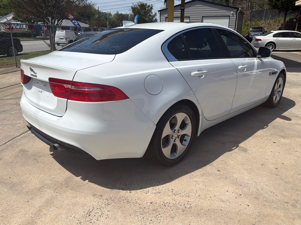 Photo 7 of this JAGUAR XE