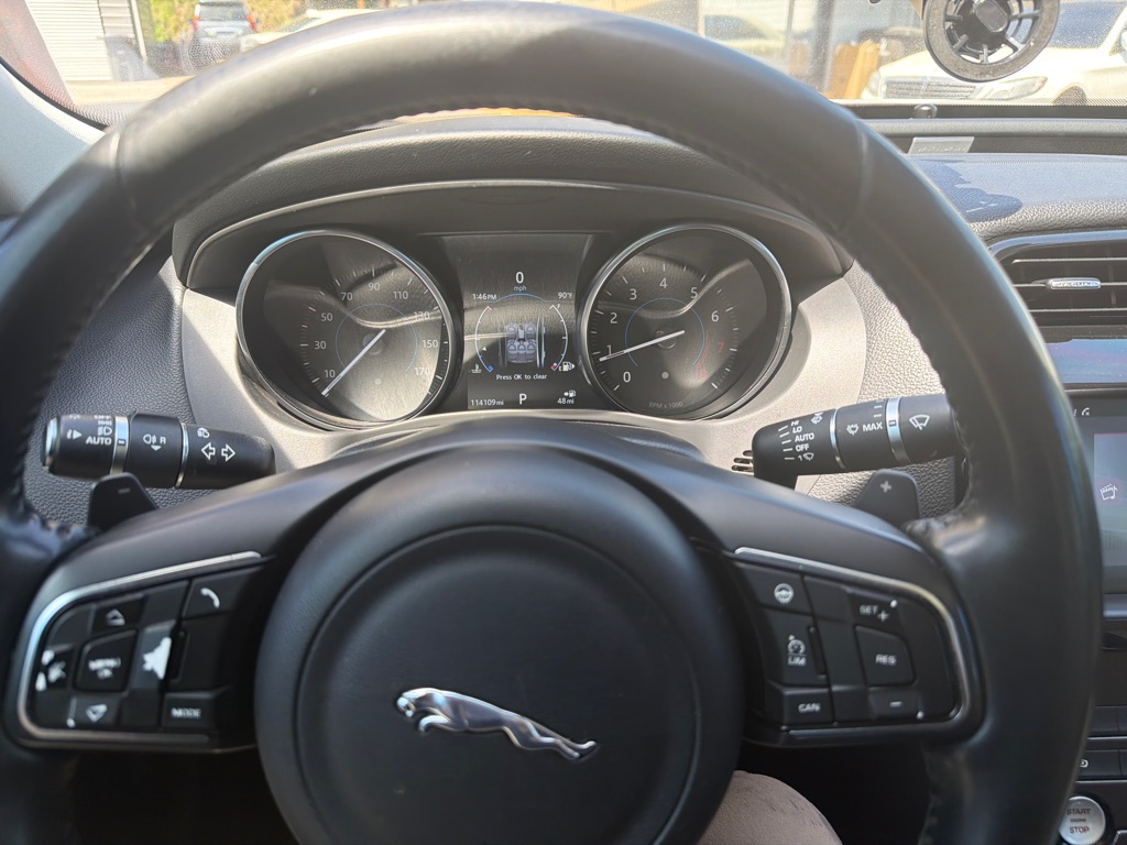 Photo 13 of this JAGUAR XE