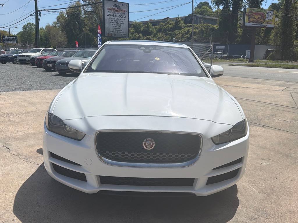 Photo 2 of this JAGUAR XE