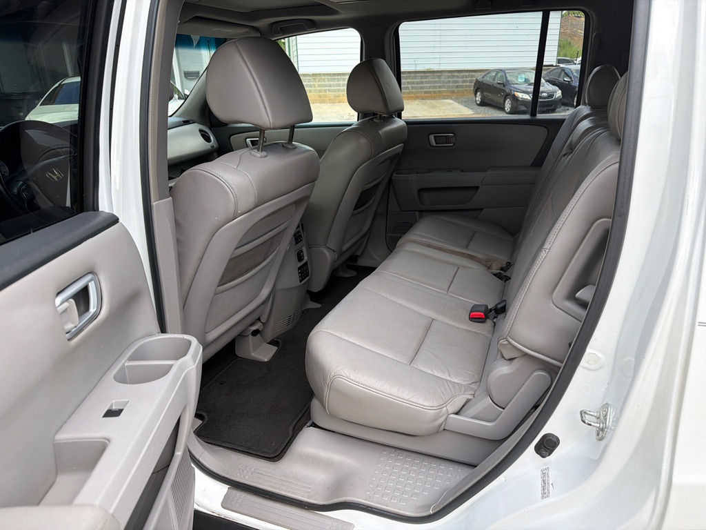Photo 12 of this HONDA PILOT