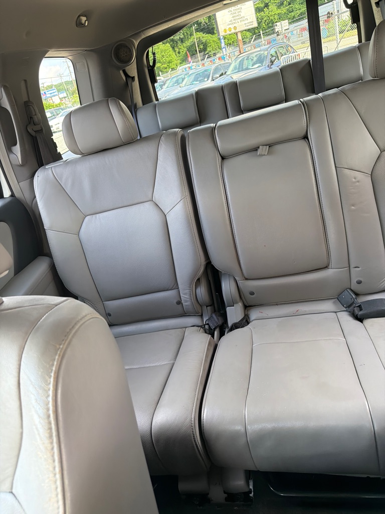 Photo 17 of this HONDA PILOT