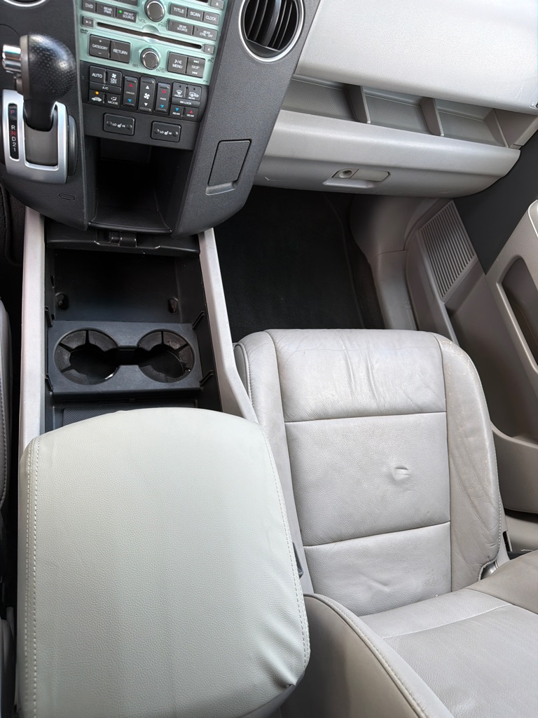 Photo 18 of this HONDA PILOT