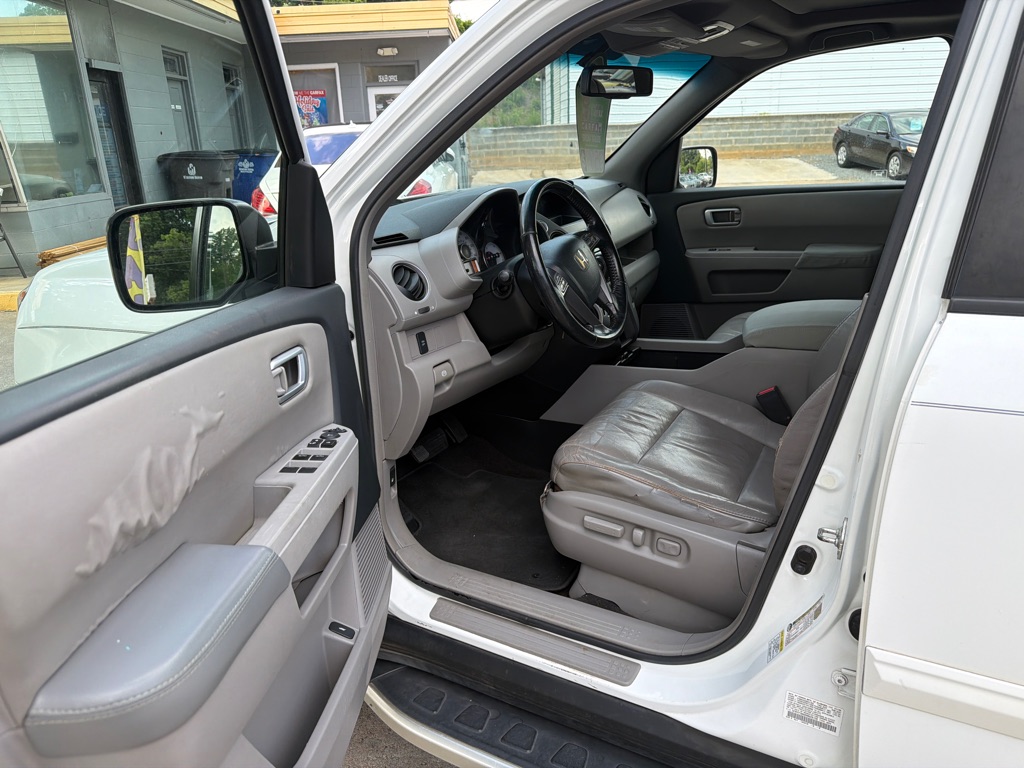 Photo 11 of this HONDA PILOT