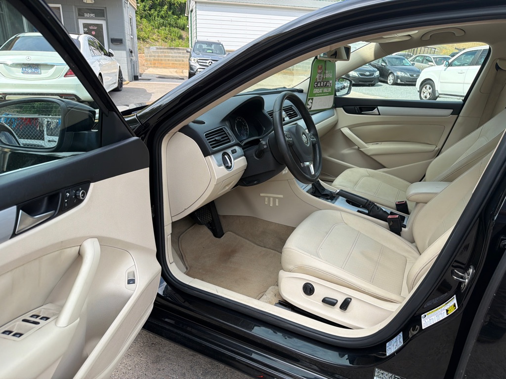 Photo 12 of this VOLKSWAGEN PASSAT