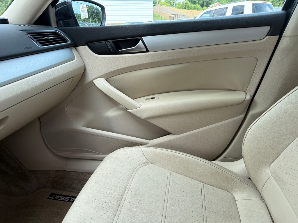 Photo 16 of this VOLKSWAGEN PASSAT